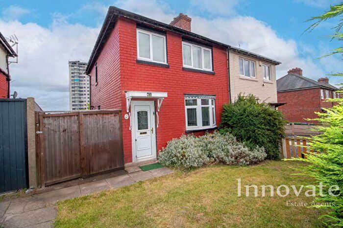 3 Bedroom Semi-Detached House For Sale In Wallace Road, Oldbury, B69