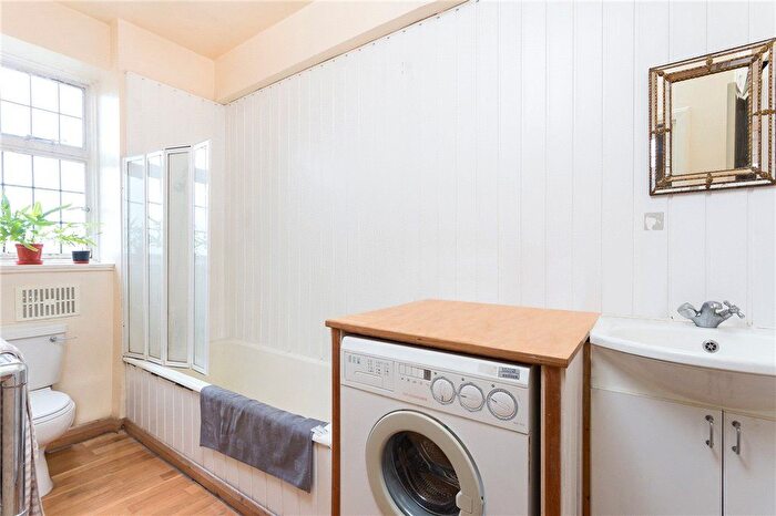 1 Bedroom Flat For Sale In Judd Street, London, WC1H