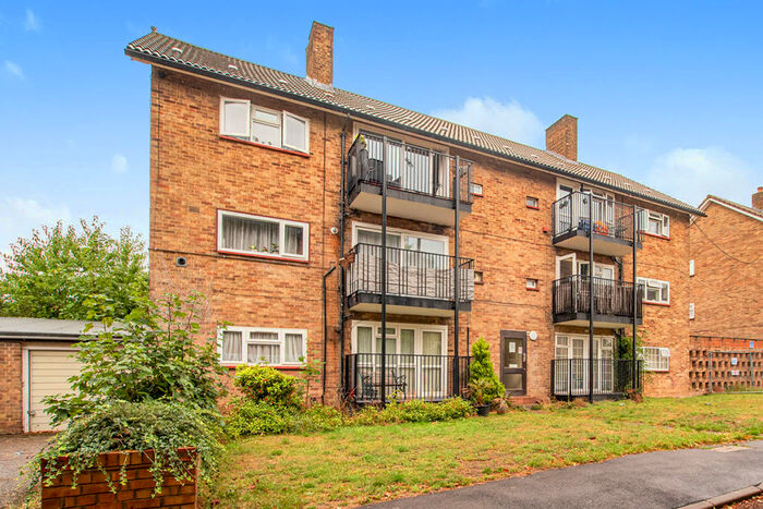 2 Bedroom Flat To Rent In Longlands, Hemel Hempstead, Hertfordshire, HP2