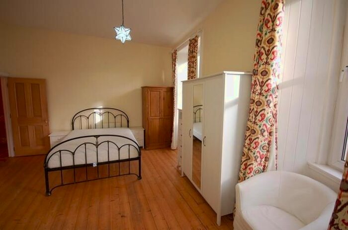 2 Bedroom Flat To Rent In Brunton Gardens, Montgomery Street, Edinburgh, EH7