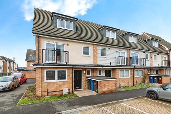 3 Bedroom End Of Terrace House For Sale In Sartoria Close, Grays, Essex, RM20