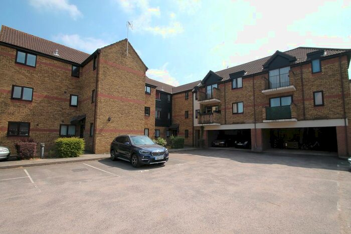 Studio To Rent In Betjeman Court, Bentinck Road, Yiewsley, West Drayton, UB7