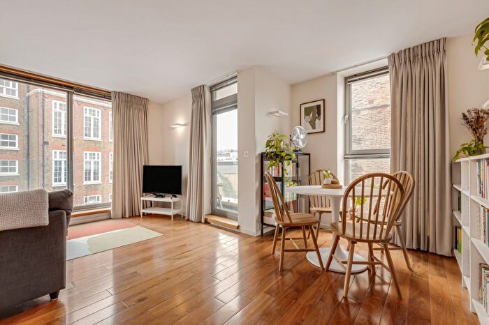 2 Bedroom Flat For Sale In White Lion Street, Islington, London, N1