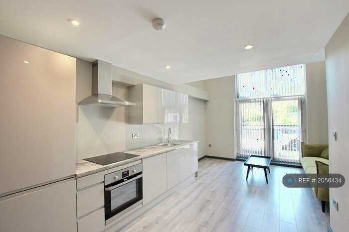 1 Bedroom Flat To Rent In Trinity Apartments, Leeds, LS13