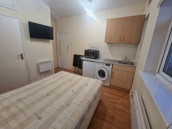 Studio To Rent In Benwell Road, London, N7
