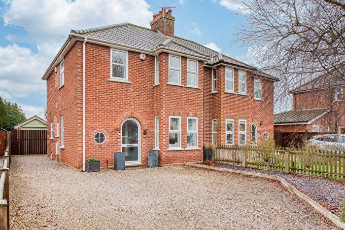 4 Bedroom Semi Detached House For Sale In Louies Lane, Diss, IP22