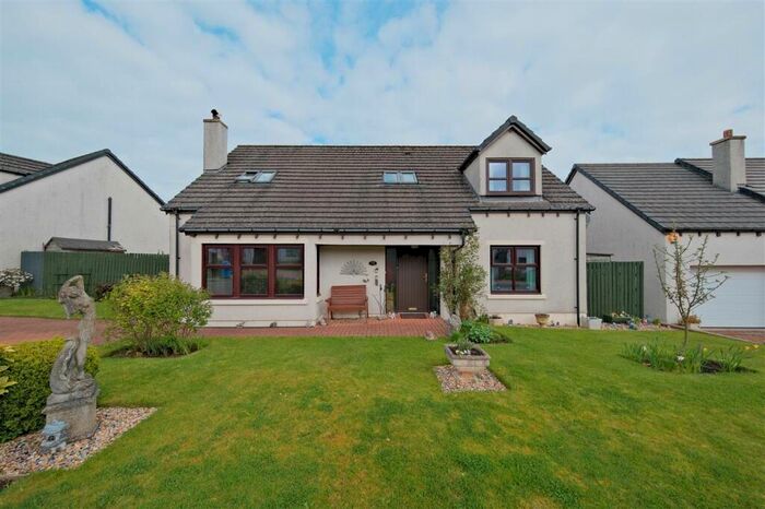 4 Bedroom Detached House For Sale In Raeburn Common, Pettinain, Lanark, ML11