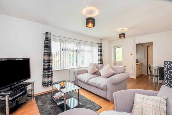 1 Bedroom Flat To Rent In Coppice Close, Guildford GU2