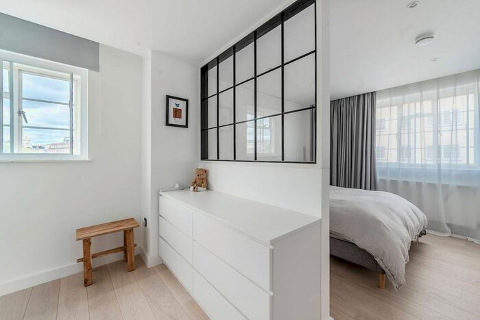 3 Bedroom Flat To Rent In Stanford Road, Kensington, London, W8