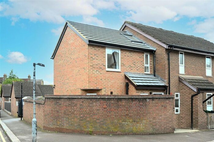 3 Bedroom Flat To Rent In Browns Road, Walthamstow, London, E17