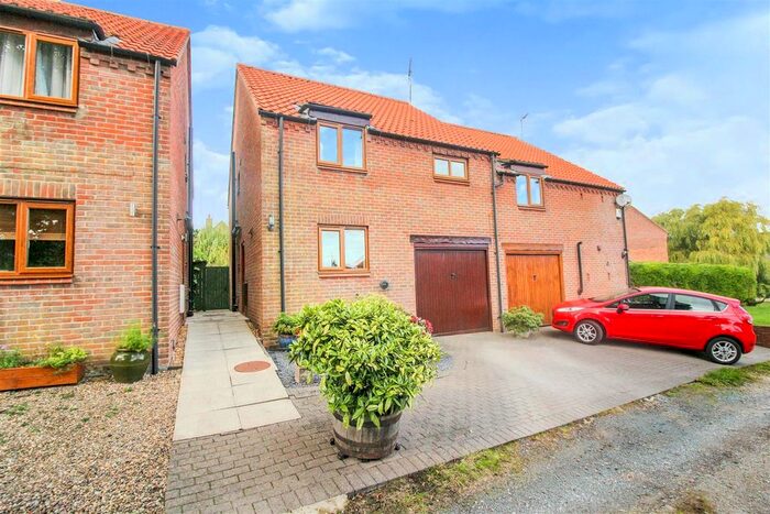 3 Bedroom Semi-Detached House For Sale In Back Lane, Fridaythorpe, Driffield, YO25