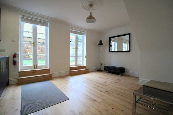 3 Bedroom Flat To Rent In Hackney Road, London, E2