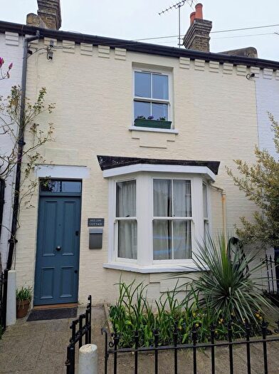 3 Bedroom Terraced House For Sale In New Road, Richmond, TW10