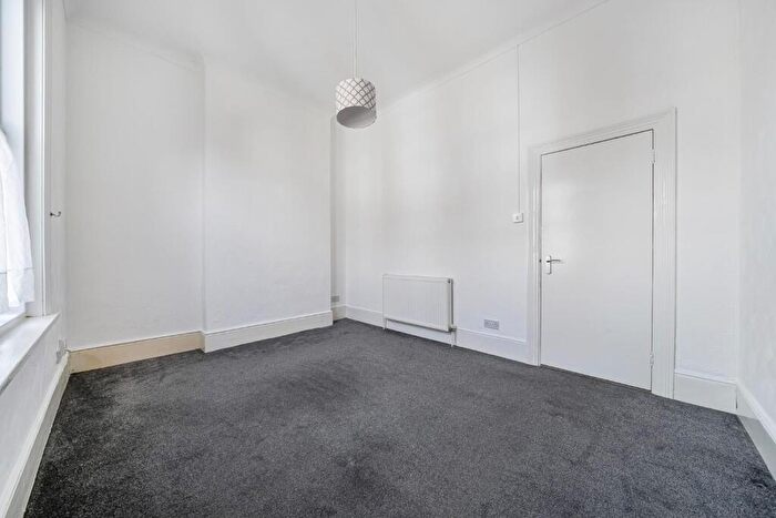 1 Bedroom Flat To Rent In St. Edwards Road, Southsea, PO5