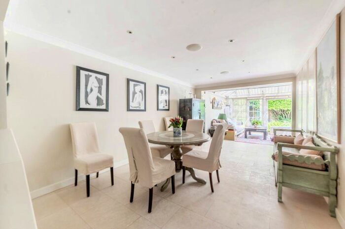 4 Bedroom Flat To Rent In Pooles Lane, Chelsea, London, SW10