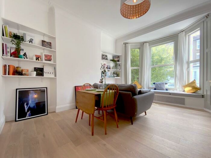 2 Bedroom Flat To Rent In Limes Grove, Lewisham, SE13