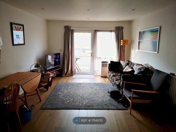 2 Bedroom Flat To Rent In Centenary Plaza, Southampton, SO19