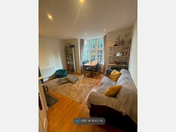 1 Bedroom Flat To Rent In Lawn Road, Guildford, GU2