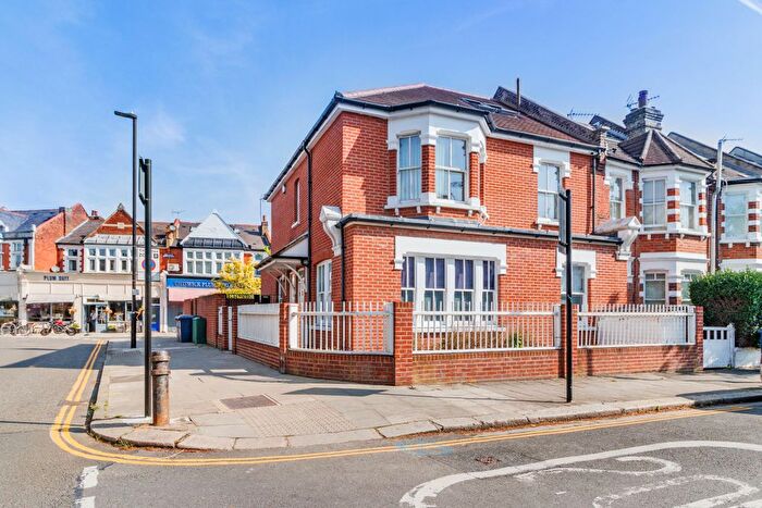 2 Bedroom Flat To Rent In The Avenue, London, W4