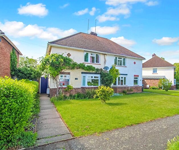 3 Bedroom Semi Detached House For Sale In Larch Grove, Bletchley, Milton Keynes, Buckinghamshire, MK2