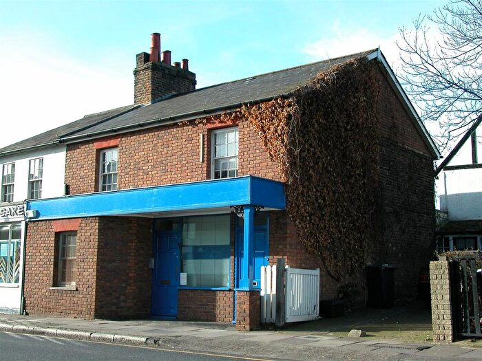 2 Bedroom Flat To Rent In The Burroughs, Hendon, London, NW4