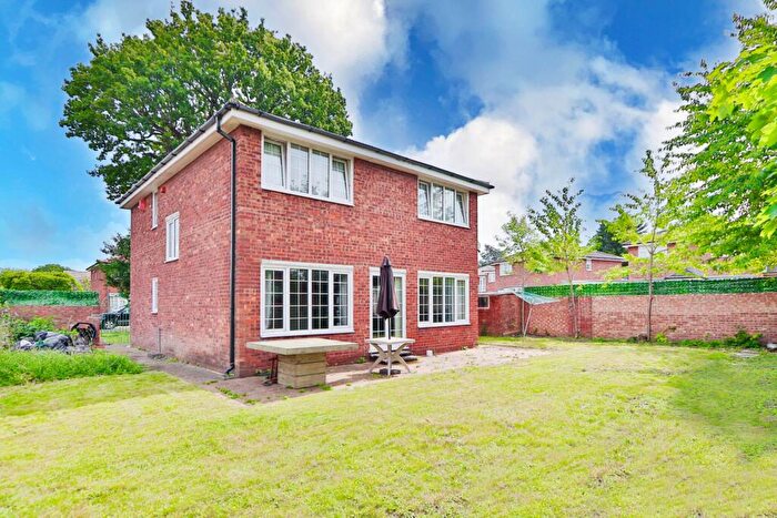 4 Bedroom Detached House For Sale In Maria Theresa Close, New Malden, KT3