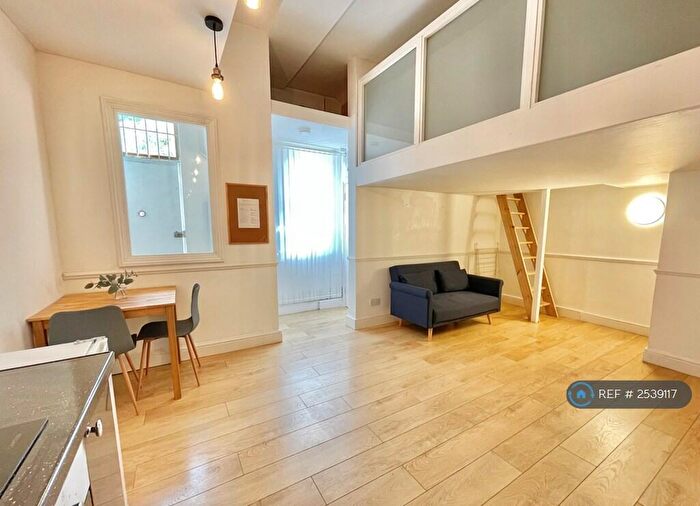 Studio To Rent In Caledonian Road, London, N1
