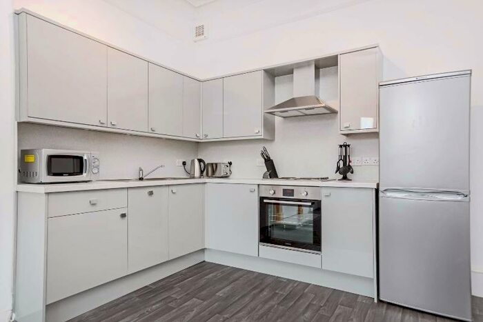 3 Bedroom Flat To Rent In West Savile Terrace, Newington, Edinburgh, EH9