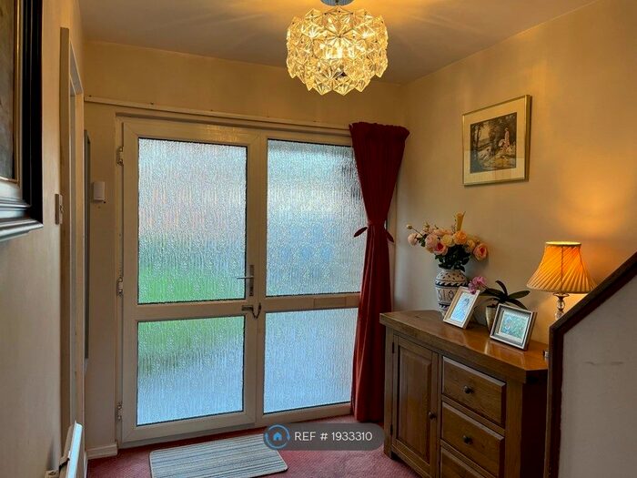 3 Bedroom Detached House To Rent In Appledore Avenue, Nottingham, NG8