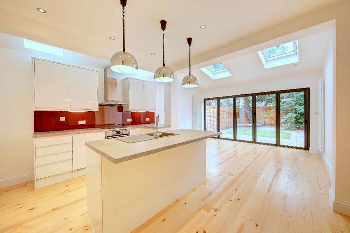 2 Bedroom Flat To Rent In Oxford Avenue, Wimbledon Chase, SW20