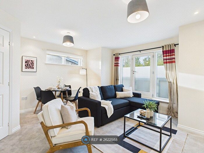 2 Bedroom Flat To Rent In Corinne Court, Cheltenham, GL51