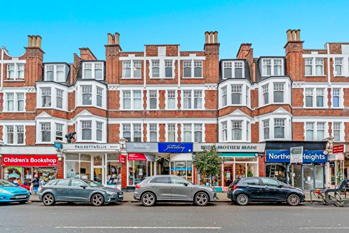 3 Bedroom Flat To Rent In Fortis Green Road, Muswell Hill, N10