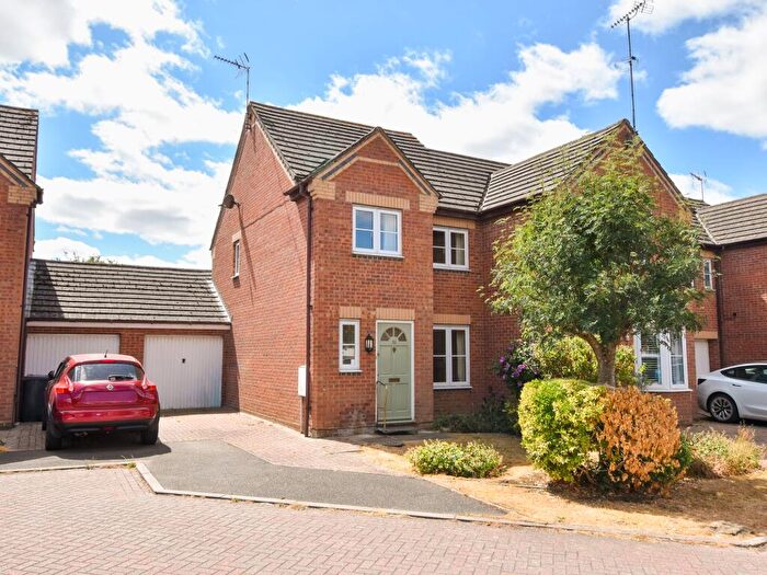 3 Bedroom Semi-Detached House For Sale In Hunt Close, Towcester, NN12