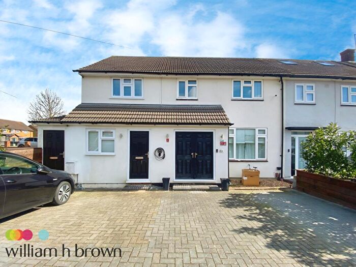 4 Bedroom Semi-Detached House To Rent In Charlbury Crescent, Romford, RM3