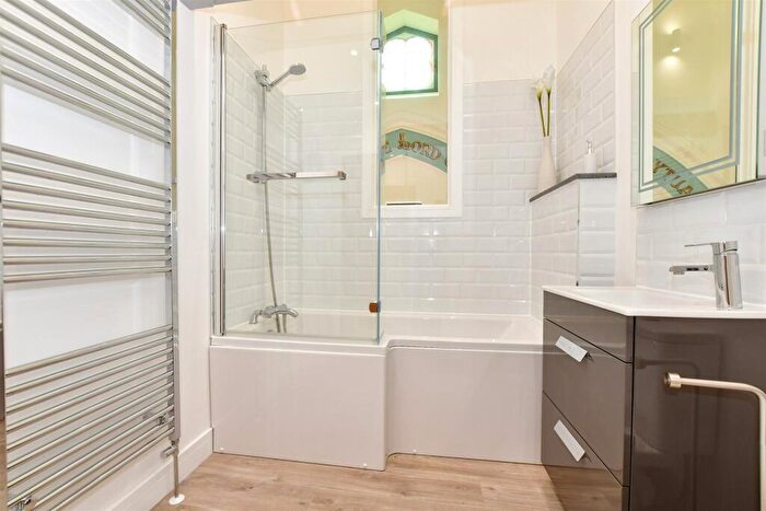 2 Bedroom Character Property For Sale In Newport Road, Apse Heath, Isle Of Wight, PO36