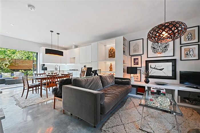 3 Bedroom Terraced House For Sale In Galloway Road, London, W12