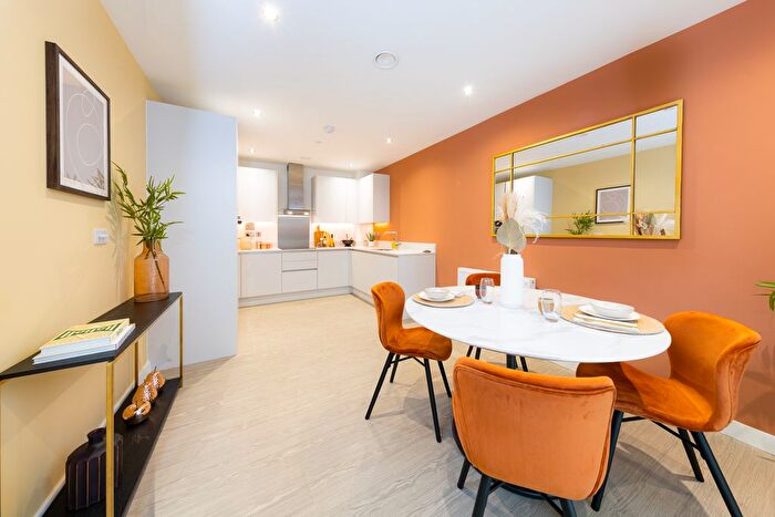 1 Bedroom Flat For Sale In Clayton Road, Hayes, UB3