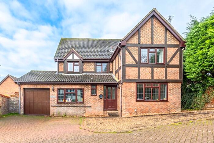 5 Bedroom Detached House For Sale In Walnut Close, Heathfield, TN21