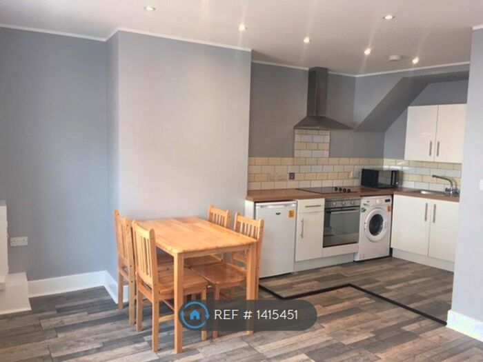 1 Bedroom Flat To Rent In Sun Street, Waltham Abbey, EN9