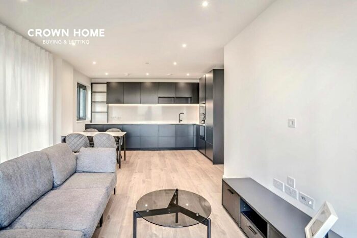 2 Bedroom Apartment To Rent In Darter Apartments, Woodberry Down, N4