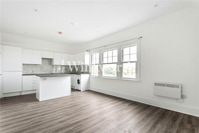 2 Bedroom Apartment To Rent In Aldermans Hill, London, N13