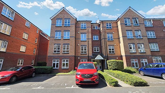 2 Bedroom Flat For Sale In Beckets View, Northampton, NN1