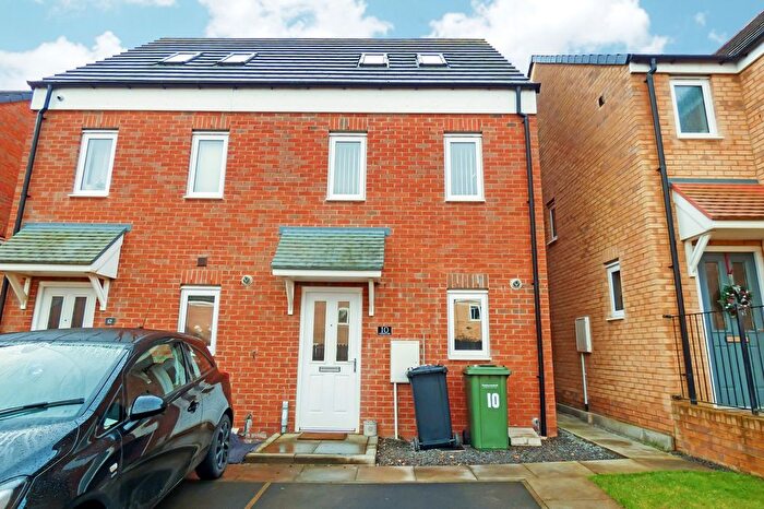 3 Bedroom Town House To Rent In Oakmont Rise, Ashington, NE63