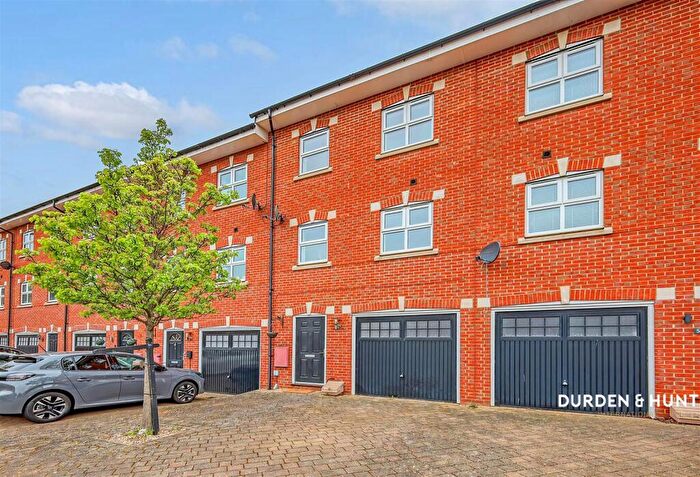 3 Bedroom Town House To Rent In Peache Road, Colchester, CO1