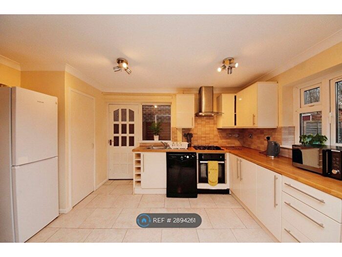 3 Bedroom Semi Detached House To Rent In Broomfields Close, Solihull, B91