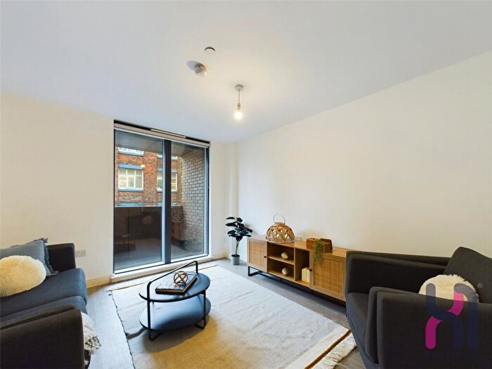 3 Bedroom Flat To Rent In The Landmark, Liverpool Street, Salford, M5