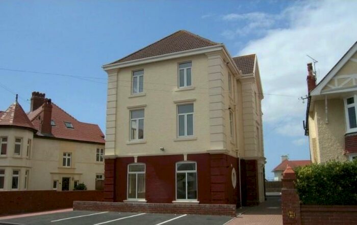 2 Bedroom Flat To Rent In Lougher Gardens, Porthcawl, CF36