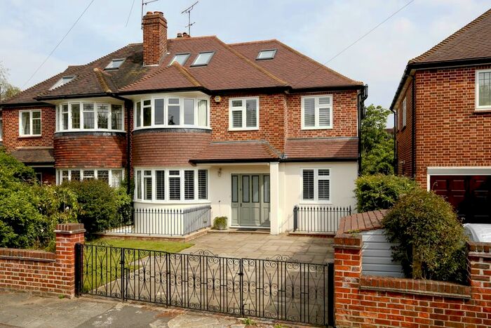 6 Bedroom Flat To Rent In Lauderdale Drive, Richmond, TW10