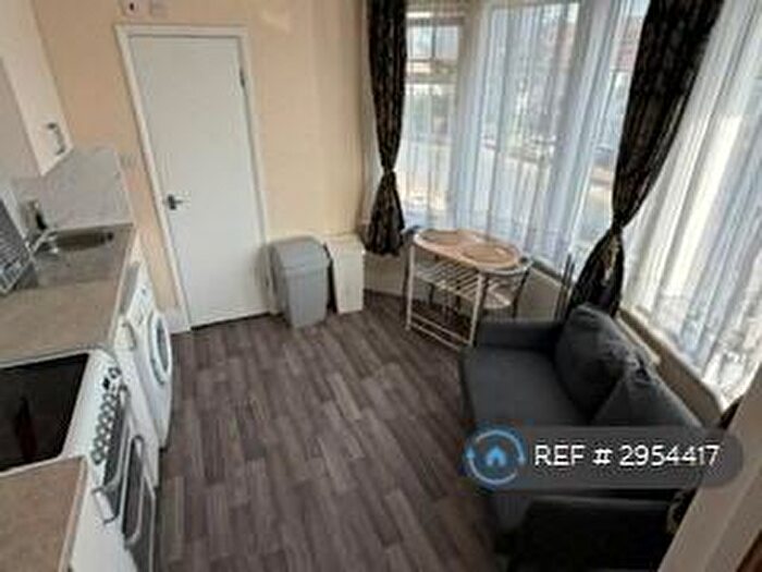 Studio To Rent In Grenoble Gardens, London, N13