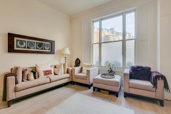 2 Bedroom Flat To Rent In Eardley Crescent, Earls Court, London, SW5